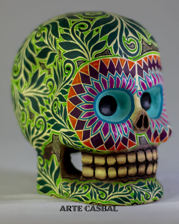 calavera/cráneo de barro policromado